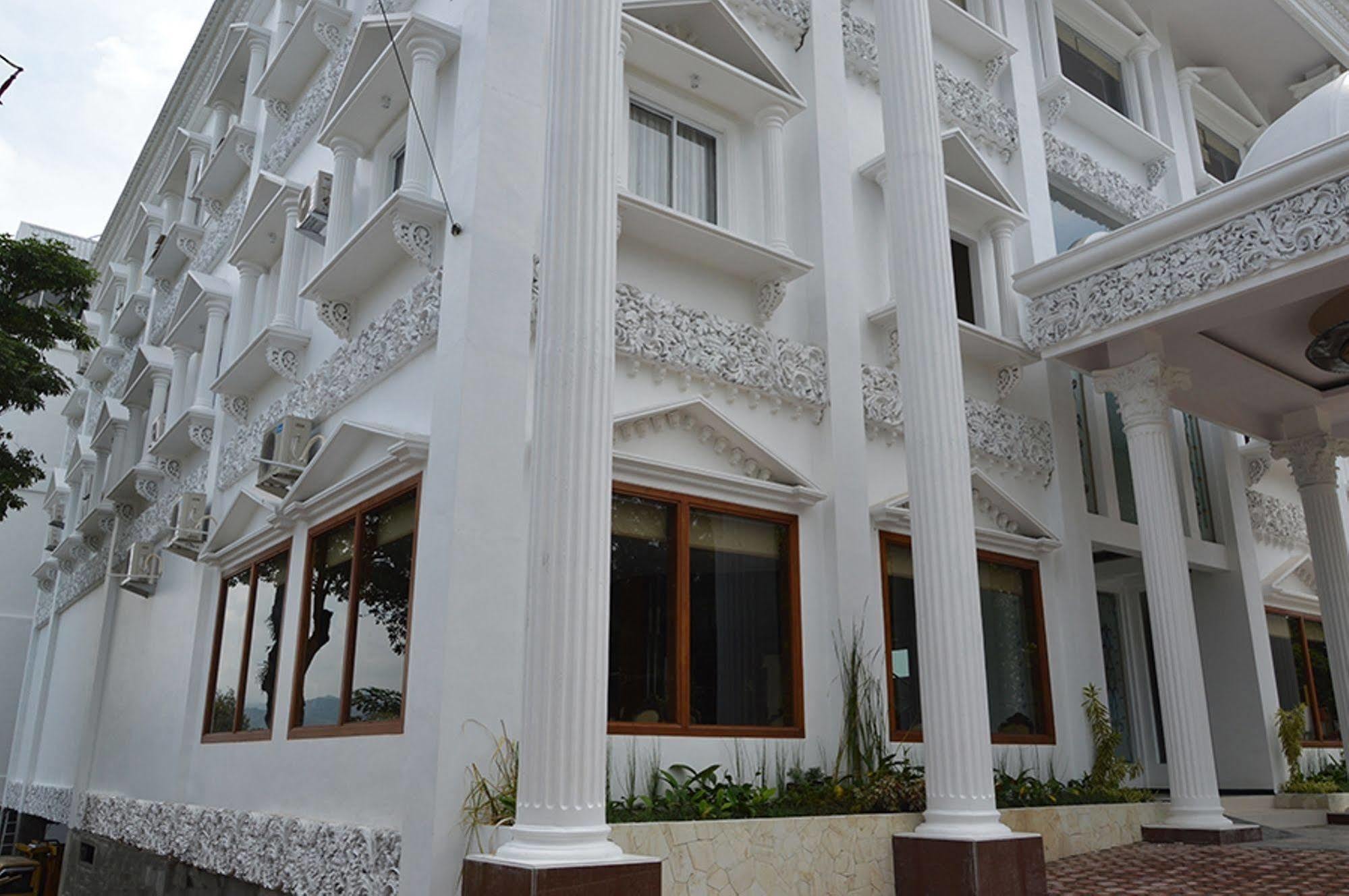 Hotel Safira Magelang Exterior foto